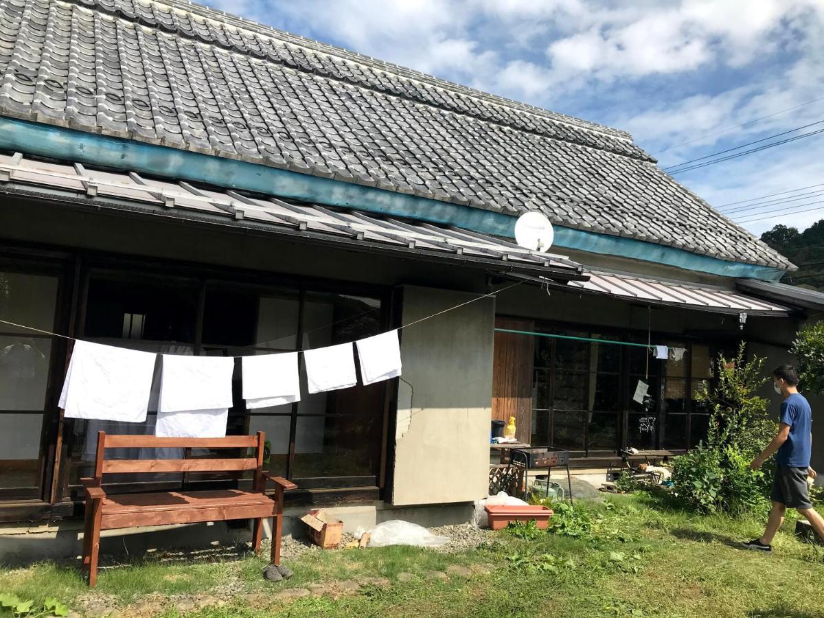 Guest House Yukari Tsuru Bagian luar foto
