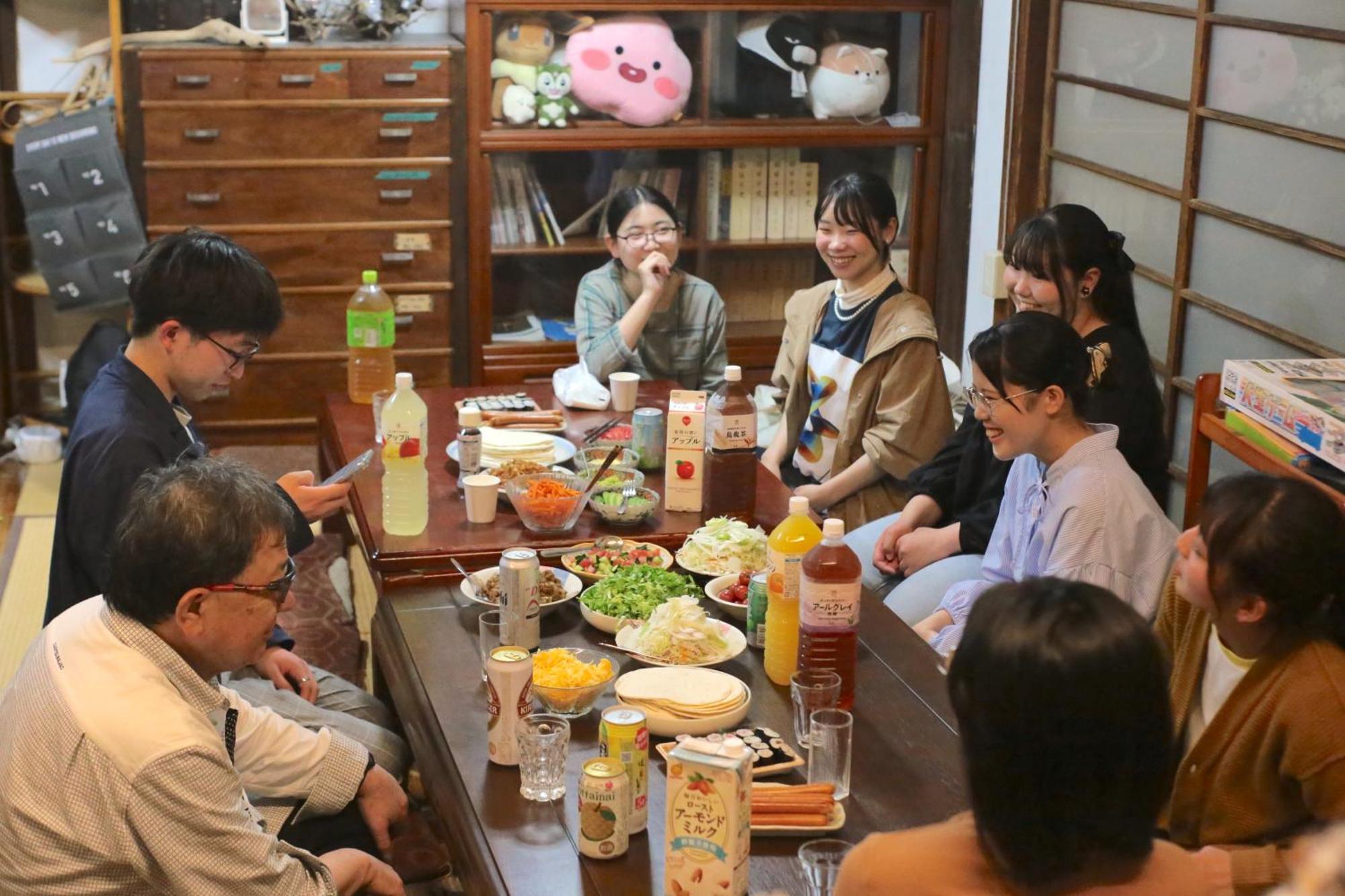 Guest House Yukari Tsuru Bagian luar foto